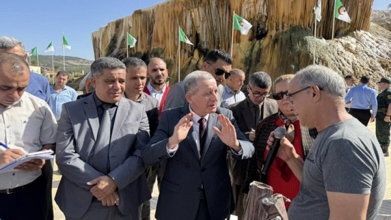 ملف كراء المساكن الشخصية للسياح على طاولة الوزير