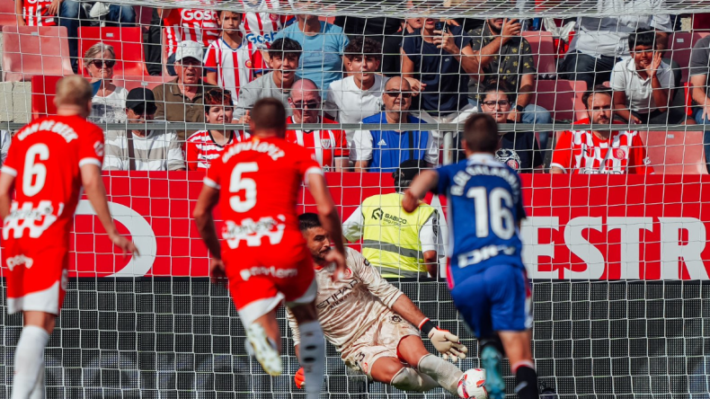 بالفيديو.. حارس جيرونا يتصدى لثلاث ركلات جزاء ويدخل التاريخ