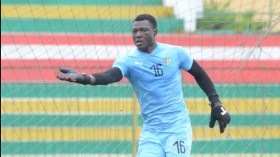 مدرب الطوغو يستدعي حارسا جديدا تحسبا لمباراة الجزائر