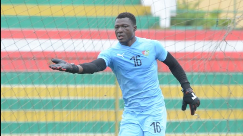 مدرب الطوغو يستدعي حارسا جديدا تحسبا لمباراة الجزائر