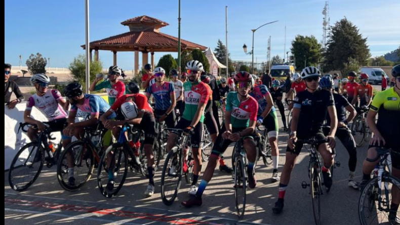 تتويج حمزة ياسين بالدورة الوطنية للدراجات بتلمسان