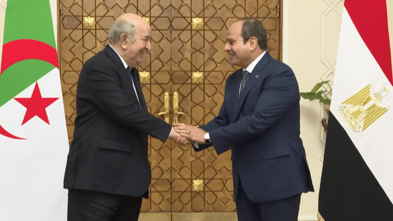 بالفيديو.. رئيس الجمهورية يُخص باستقبال رسمي من قبل السيسي