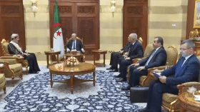 الرئيس تبون يستقبل بعمان أحد كبار المساهمين في مجموعة بهوان