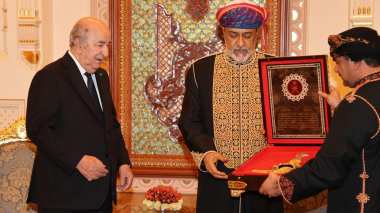Tebboune décoré de la plus haute distinction du Sultanat d’Oman