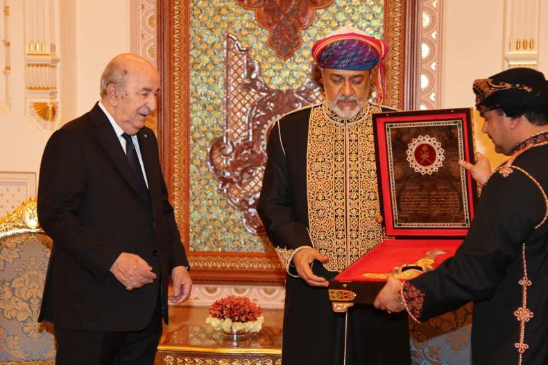 Tebboune décoré de la plus haute distinction du Sultanat d’Oman