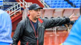 المُنافس المقبل لـ “الخضر” يُقيل مدرّبه