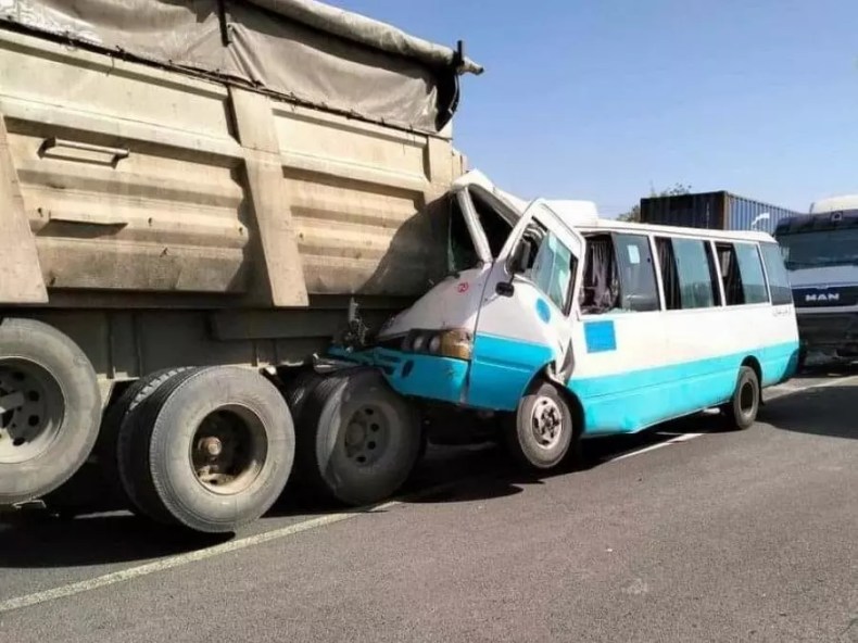 Au moins 29 blessés lors d’une collision entre un bus scolaire et un camion à Chlef