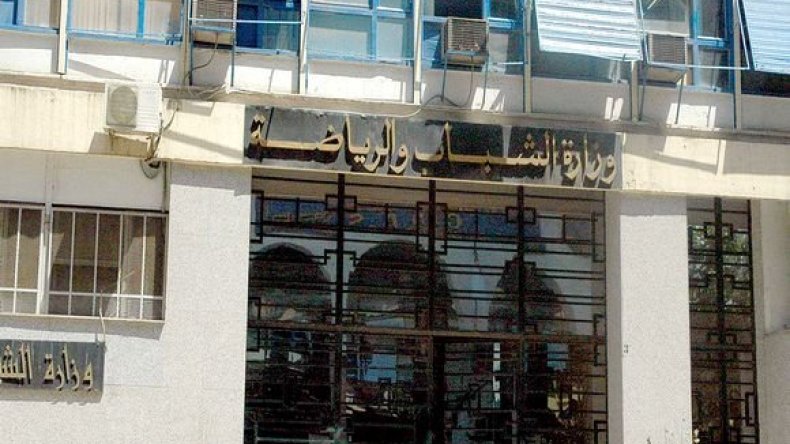 رئيس وفد رياضي يتسوّق في دبي من المال العام