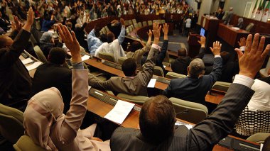 البرلمان يُصادق على قانون الأحزاب السياسية