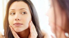 7 أسباب لنمو الشعر الزائد في الوجه عند النساء