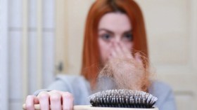 12 سببا غير متوقع لتساقط الشعر عند النساء