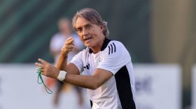 إقالة مدرب منتخب السعودية