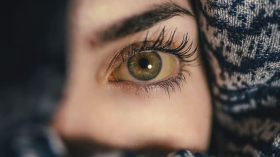 كيف تعكس عينيك صحة جسمك؟