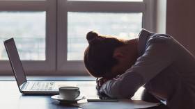 لهذه الأسباب تستيقظ متعبا في الصباح؟