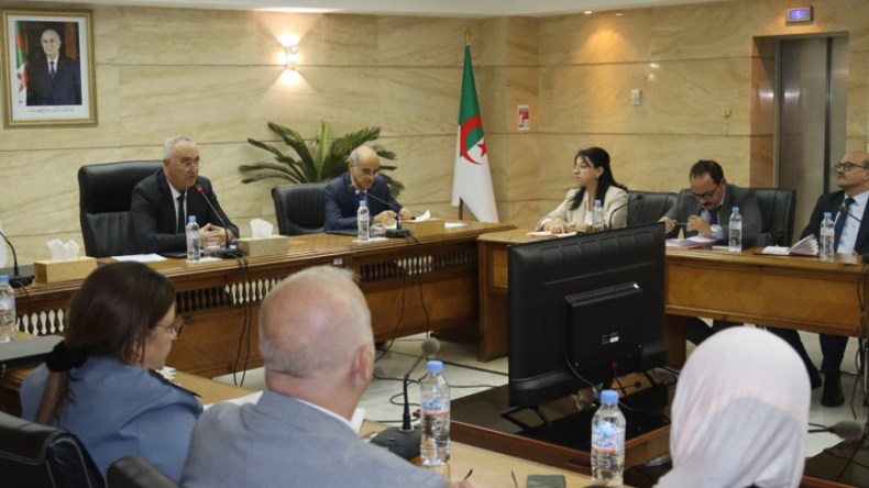 اجتماع تنسيقي لتعبئة الموارد المالية الجبائية والجمركية والعقارية
