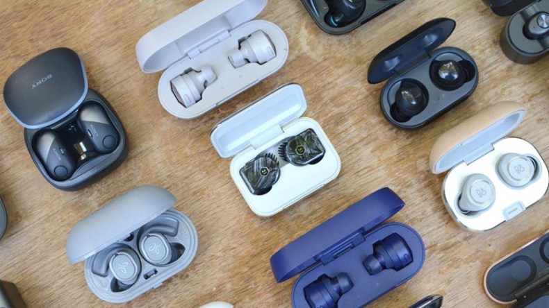 “سماعات البلوتوث”.. ظاهرة تنتشر وسط التلاميذ