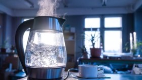 لماذا لا يجب إعادة غلي الماء؟ الدراسات الطبية تحذّر
