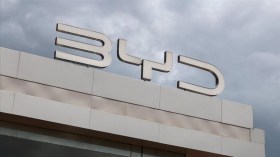 Les ventes du constructeur chinois BYD surpassent celles de Tesla pour la première fois