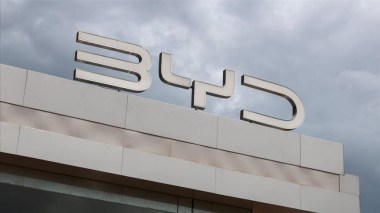 Les ventes du constructeur chinois BYD surpassent celles de Tesla pour la première fois