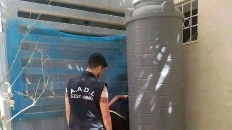 “عدل” تشن حملة إزالة للصهاريج الموضوعة خارج الشقق