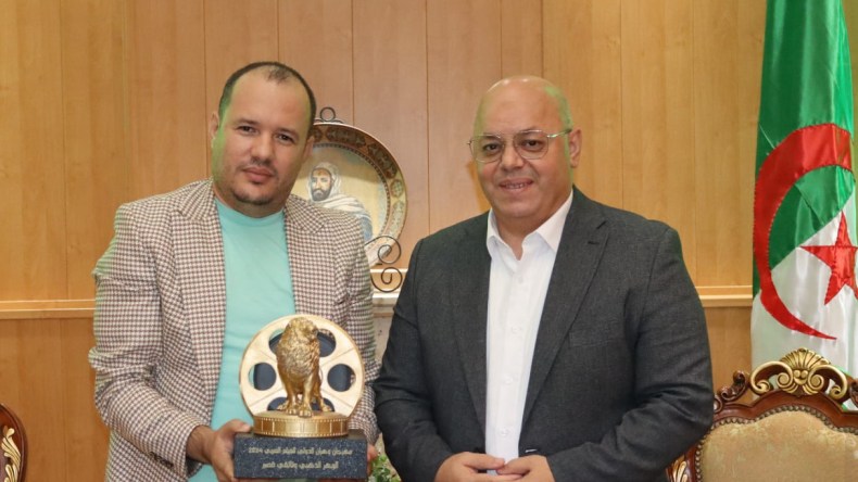 وزارة المجاهدين تحتفي بأعمال الذاكرة وتكرّم المخرج الفائز بـ “الوهر الذهبي”
