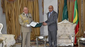 الفريق أول السعيد شنقريحة يُسلِّم الرئيس الموريتاني رسالةً خطية من الرئيس تبون