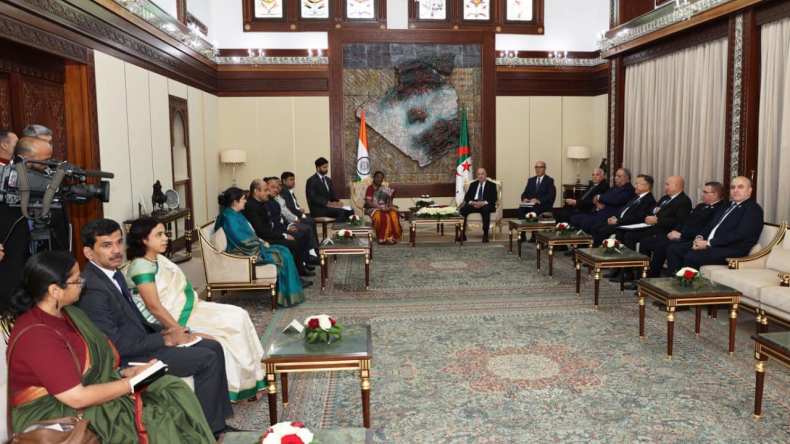 المحادثات بين الرئيس تبون ونظيرته الهندية تتوسع إلى أعضاء وفدي البلدين