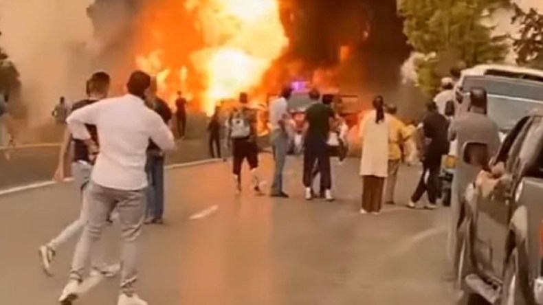 حريق شاحنة يتسبب في غلق الطريق الرابط بين وهران وعين تموشنت