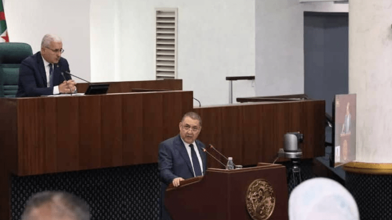 مراد يستعرض أبرز محاور التنمية المحلية والوقاية من حرائق الغابات