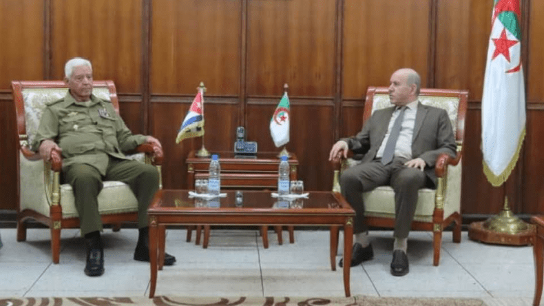 الجزائر وكوبا تتفقان على تعزيز التعاون في مجالات الصحة والطب