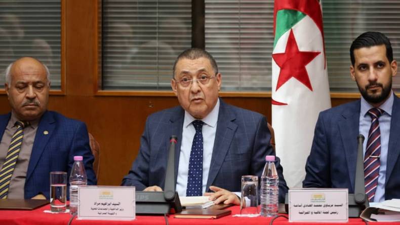 وزير الداخلية يقدم عرضا أمام لجنة المالية والميزانية