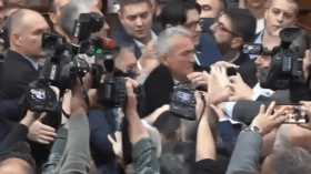 عراك بالأيدي بين نواب البرلمان في صربيا (فيديو)