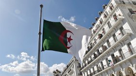 الحكومة الفرنسية تترنح أمام القرارات السيدة للجزائر