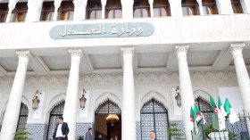 دورة تكوينية لفائدة القضاة والموظفين