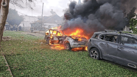 صواريخ “حزب الله” تضرب الكيان.. إصابات ووقف حركة الطيران