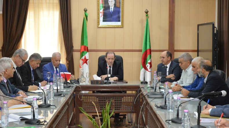 بلعابد يشرف على اجتماع تنسيقي تحضيرا للبطولة الوطنية المدرسية للرياضات الجماعية