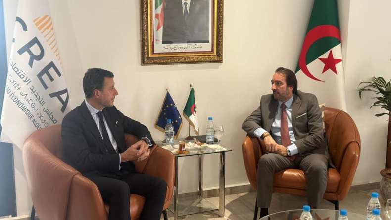 محادثات بين مجلس التجديد الاقتصادي وسفير الاتحاد الأوروبي بالجزائر لتعزيز الاستثمار والإنتاج المشترك