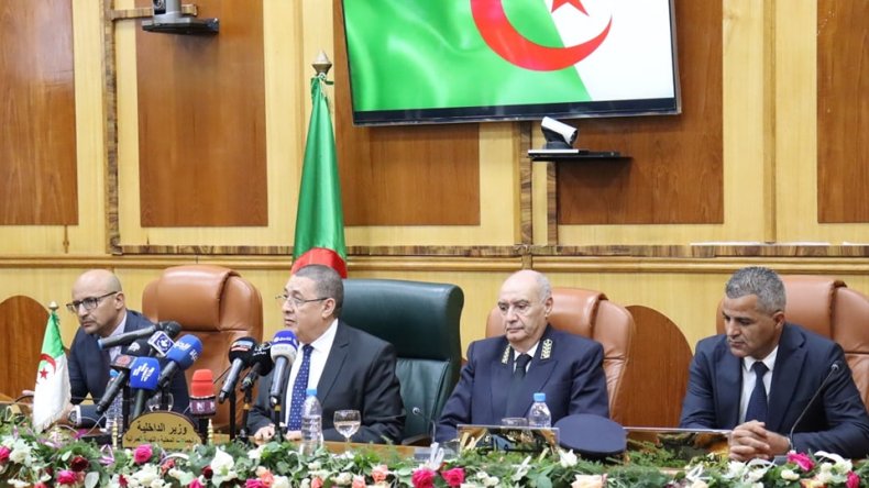 وزير الداخلية: حركة قريبة في سلك رؤساء الدوائر والأمناء العامين