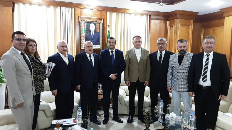 عرقاب يستقبل رئيس شركة “هاس أوزسليك” التركية لتعزيز التعاون في قطاع المناجم