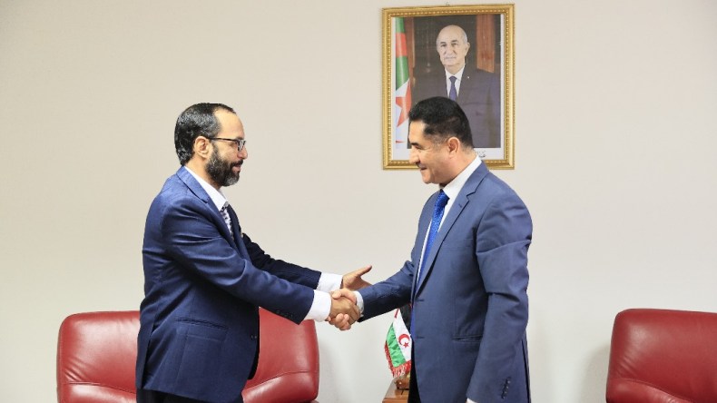 وزير الاتصال يستقبل وزير الإعلام الصحراوي