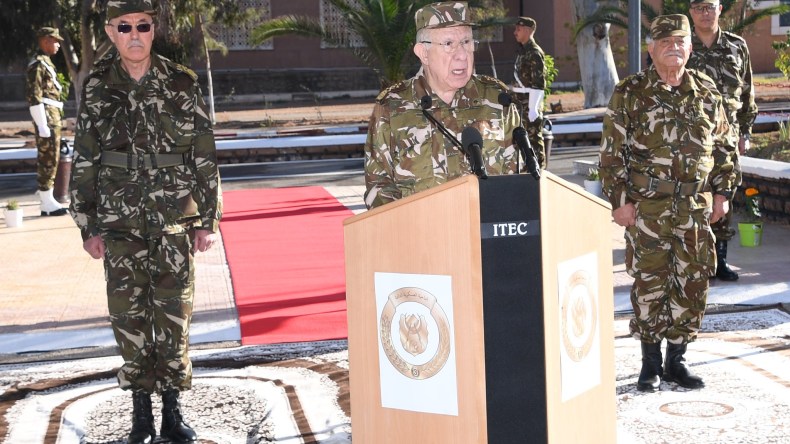 الفريق أول شنڨريحة يُشرف على تنصيب قائد الناحية العسكرية الثالثة ببشار