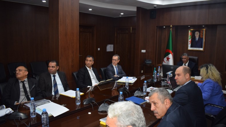 جيجل: اجتماع تقني لمتابعة تقدم المشاريع السكنية تحضيرا لزيارة الوزير