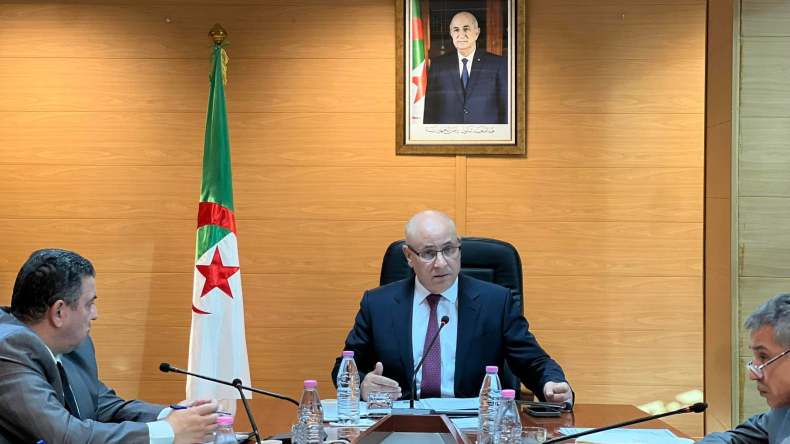 وزير التجارة يأمر بإعادة هيكلة مؤسسة “ماقرو”