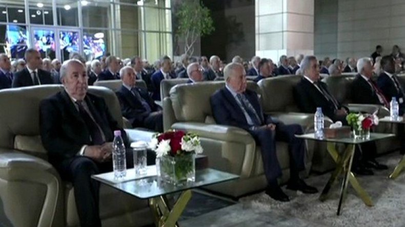 رئيس الجمهورية يشرف على حفل بالنادي الوطني للجيش