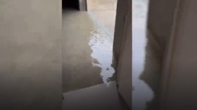 بالفيديو.. إعصار “دانا” يجتاح منزل نجم برشلونة