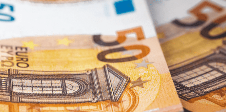 La valeur de 100 euros baisse soudainement sur le marché noir
