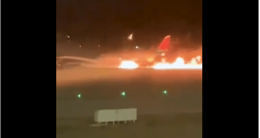 VIDEO: évacuation d’un avion russe, moteur en feu à l’atterrissage
