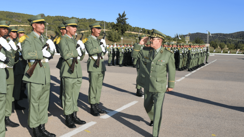  اللواء سالمي باشا يشرف على حفل انتساب ضباط الأكاديمية العسكرية لشرشال