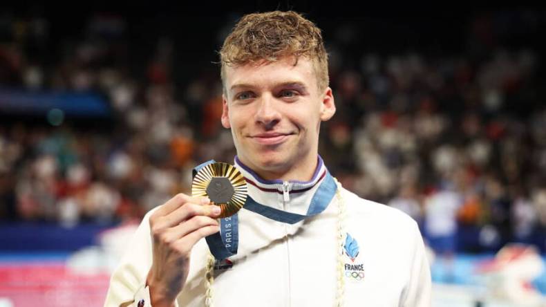 Le quadruple champion olympique traite le gouvernement français de “clowns”?