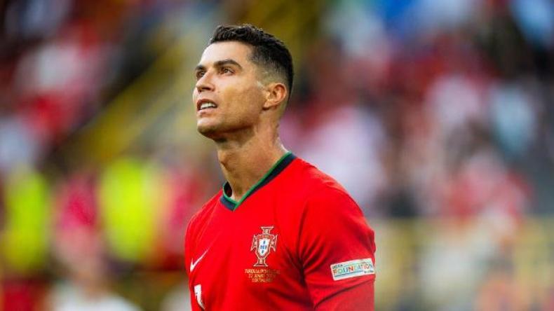 بِالفيديو: ضربة مقصّية من رونالدو وهذا هو تاريخ اعتزاله